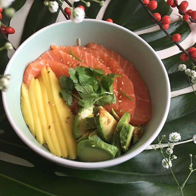 Boudha Bowl de Nol Riz complet saumon mangue avocat coriandre